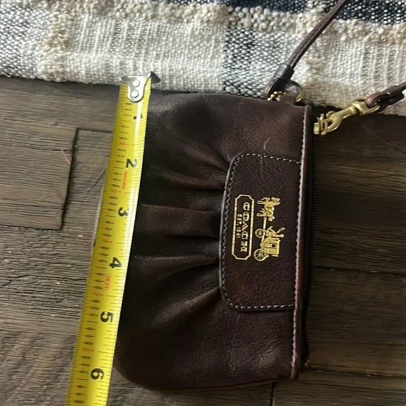Vintage Coach Leather Wristlet - Picture 4 of 13